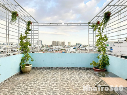 Cho thuê phòng ban công rộng 50m², gần Vạn Hạnh Mall, siêu thị Go, Đh Bách Khoa, Đh Huflit,...