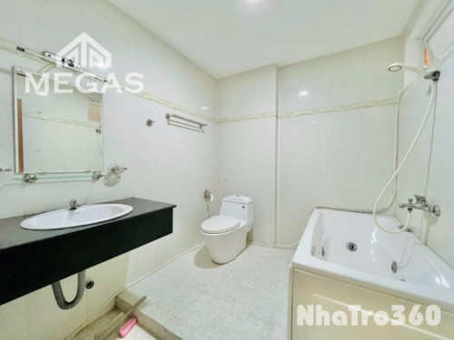 Full nội thất, ban công, tách bếp