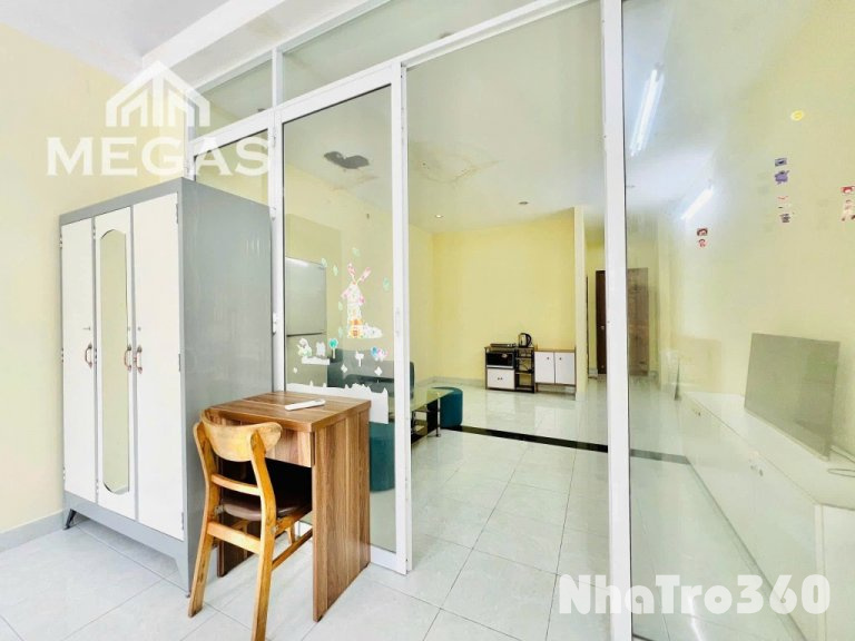 Full nội thất, ban công, tách bếp