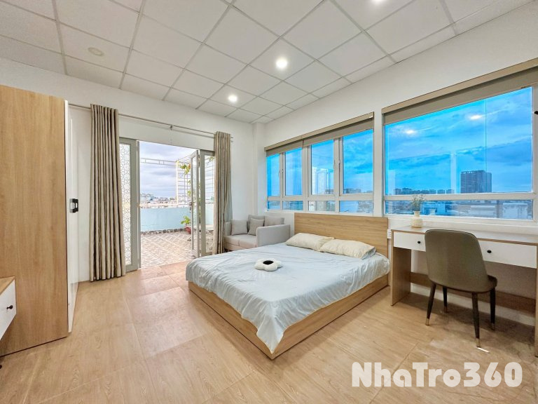 Cho thuê phòng ban công rộng 50m², gần Vạn Hạnh Mall, siêu thị Go, Đh Bách Khoa, Đh Huflit,...