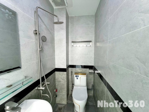Phòng ban công 35m2 quận 10 cách mạng tháng 8