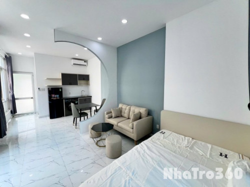Phòng ban công 35m2 quận 10 cách mạng tháng 8