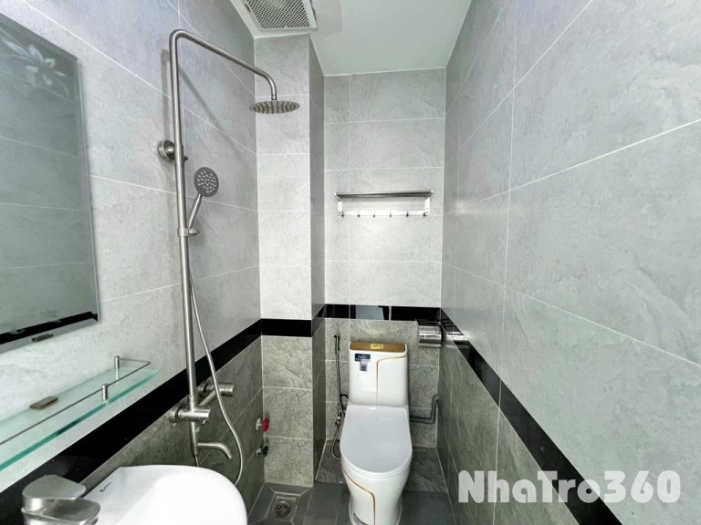 Phòng ban công 35m2 quận 10 cách mạng tháng 8