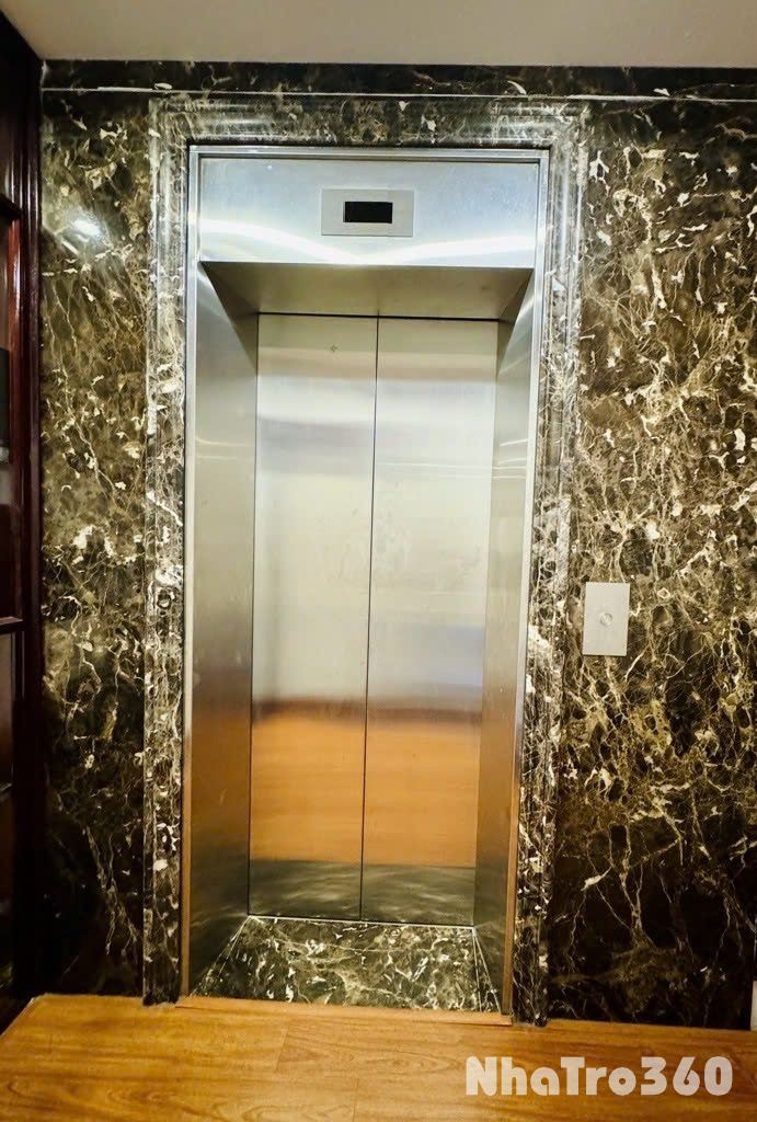 Cho thuê nhà mới, lô góc, Giảng Võ, thang máy, 121m2x 4T vỉa hè 50 Tr