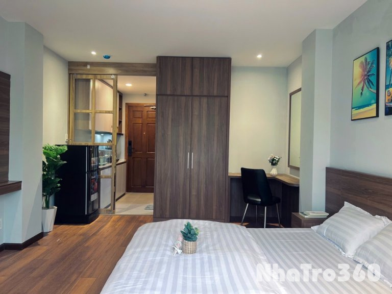 Phòng ban công quận 1 gần Bùi viện và Metro