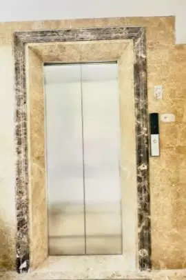 Tôi cho thuê nhà hai mặt tiền,mới, Lạc Long Quân, 99m2x 5T vỉa hè 28 Tr