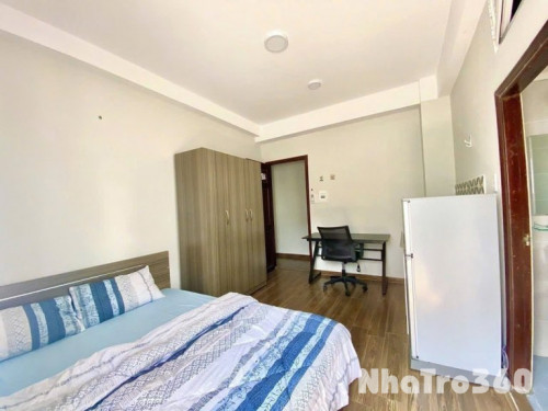 Cho thuê phòng ban công thoáng mát Tôn Đản Q4