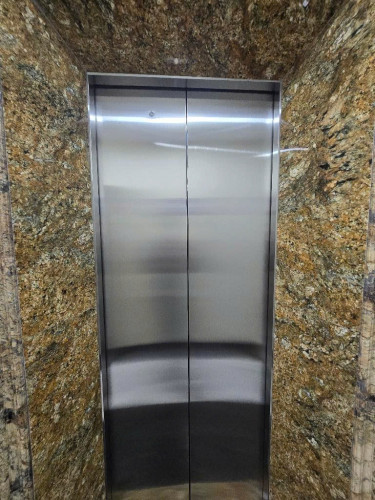 Tôi cho thuê nhà hai cửa đi, mới, Hoàng Cầu, 100m2x 4T vỉa hè 30 Tr