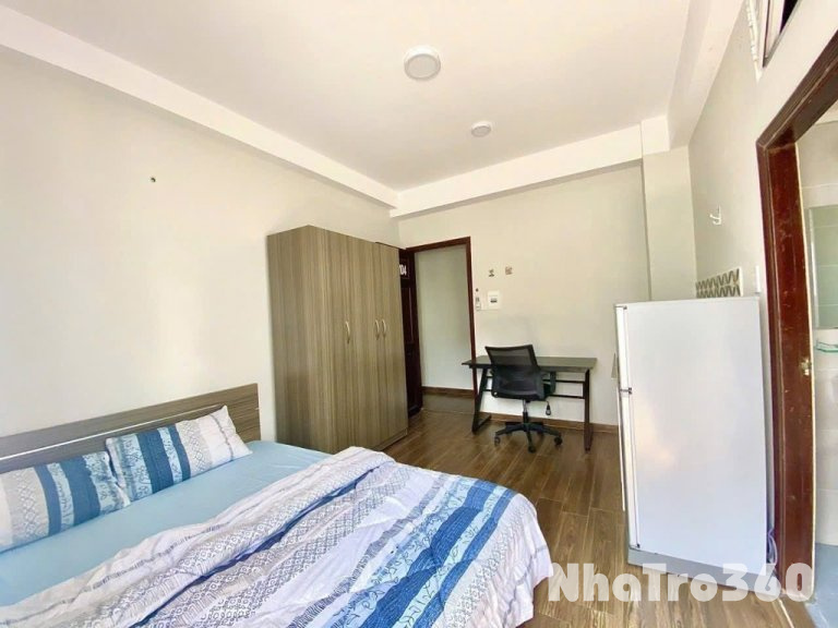 Cho thuê phòng ban công thoáng mát Tôn Đản Q4