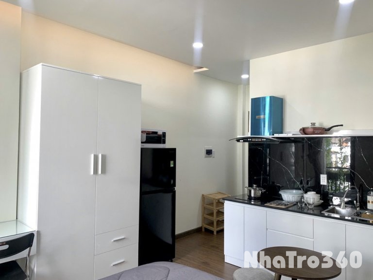 STUDIO BAN CÔNG QUẬN 1 FULL NỘI THẤT