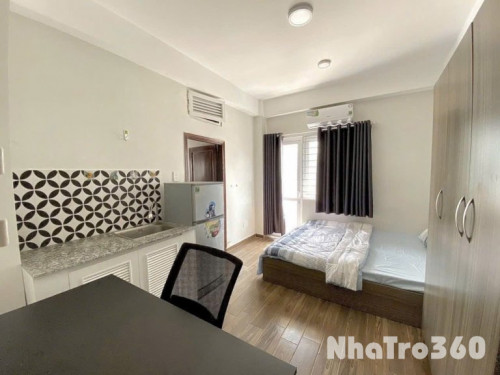 Cho thuê phòng ban công thoáng mát Tôn Đản Q4