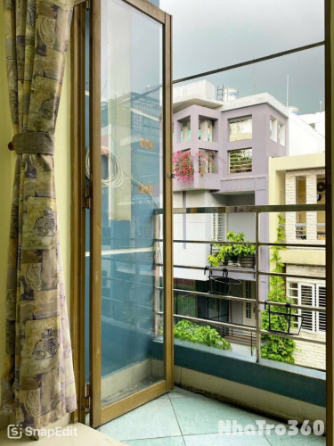 Cho thuê căn hộ ban công, Q10, đường Trần Thiện Chanh, gần ĐH Kinh Tế, Công Trường Dân Chủ, Toà Nhà Viettel