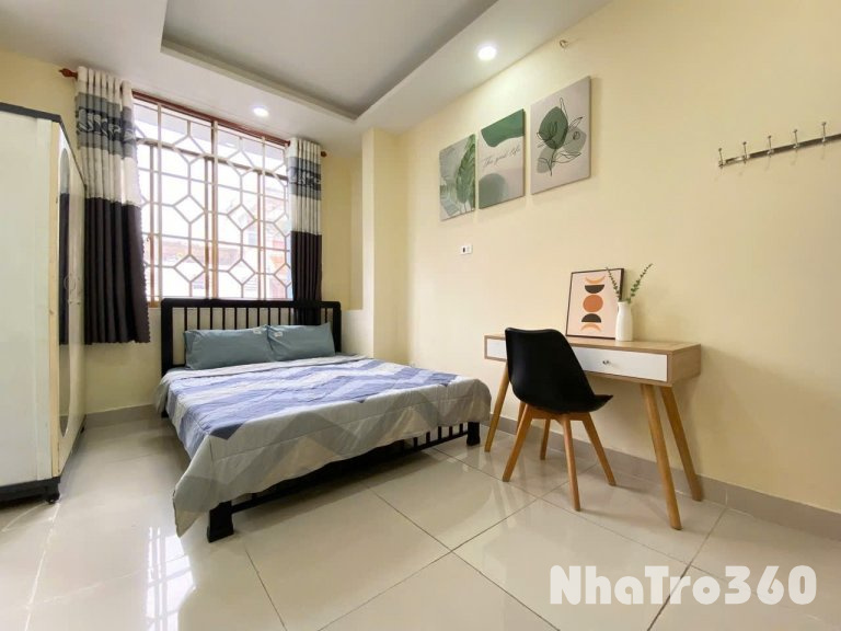 Cho thuê căn hộ ban công, Q10, đường Trần Thiện Chanh, gần ĐH Kinh Tế, Công Trường Dân Chủ, Toà Nhà Viettel