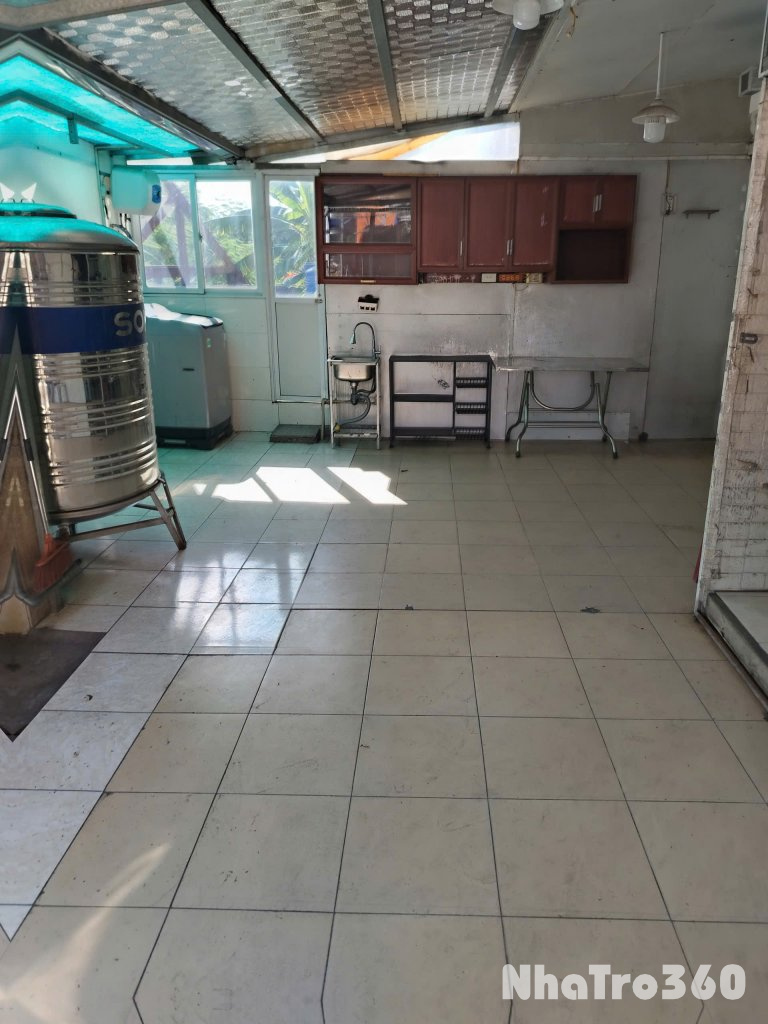 Cho thuê căn hộ tầng 2 tập thể Đền Lừ 90m2 x 2 ngủ, 1 gác xép, 1 wc.8tr5 có fix nhẹ