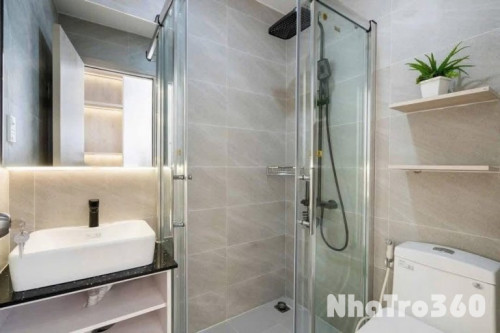 Cho thuê căn hộ ban công, Q10, đường Hương Giang, gần ĐH Kinh Tế, Công Viên Lê Thị Riêng, Go Miền Đông