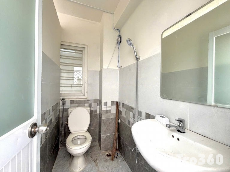 Cho thuê phòng Tôn Thất Thuyết Q4 có sân thượng