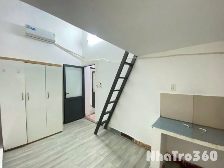 Còn trống sẵn 2 phòng ở lầu 1 và 2