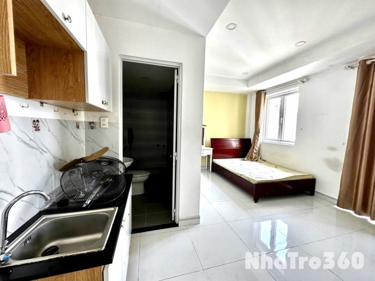 STUDIO BAN CÔNG QUẬN 1 FULL NỘI THẤT