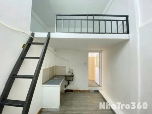 Còn trống sẵn 2 phòng ở lầu 1 và 2