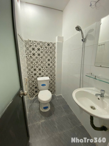 Cho thuê căn hộ 1PN, ban công, Q4, Đường Đoàn Văn Bơ, gần ĐH Nguyễn Tất Thành, ĐH Luật, Chợ Xóm Chiếu