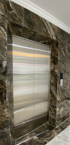 Cho thuê nhà mới, căn góc, thang máy, 95m2_ 5T; vỉa hè, Đào Tấn-32 Tr