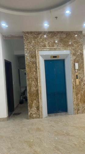 Cho thuê nhà mới, căn góc, Phạm Ngọc Thạch, 105m2x 5T vỉa hè 32 Tr