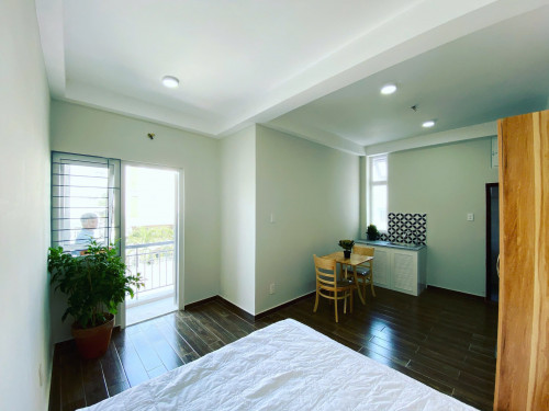 🏡 Cho thuê căn hộ ban công, Q4, Đường Tôn Đản, gần ĐH Nguyễn Tất Thành, ĐH Luật, Chợ Xóm Chiếu