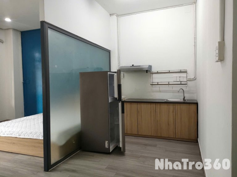 Studio ban công tách bếp Q8 - gần Đh Công Nghệ SG, Parcmall, cầu Chánh Hưng,...