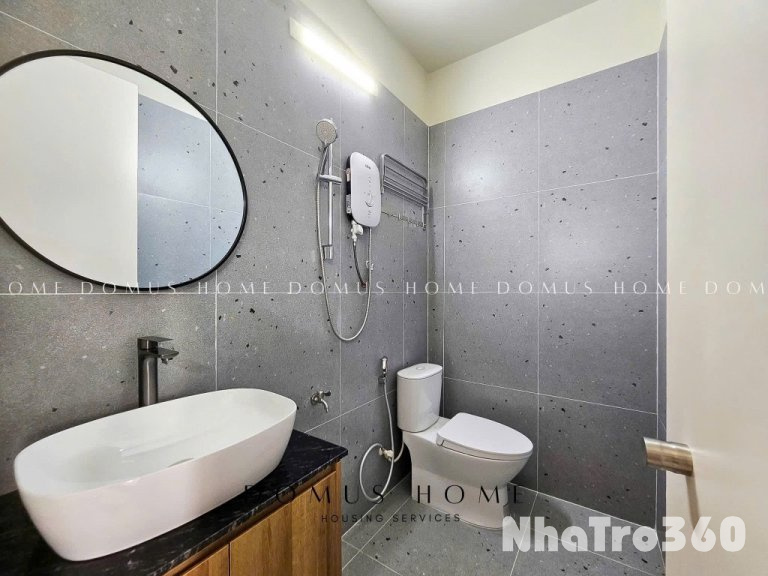 Căn hộ full nội thất ban công Nguyễn Văn Cừ Q1