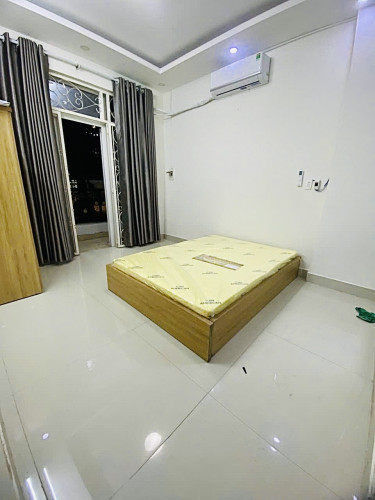 🏡 Cho thuê căn hộ ban công, Q4, Đường Tôn Thất Thuyết, gần ĐH Nguyễn Tất Thành, ĐH Luật, Chợ Xóm Chiếu