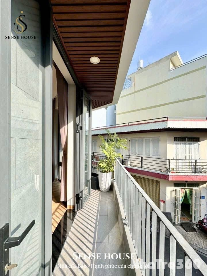 Căn hộ full nội thất ban công gần sân bay