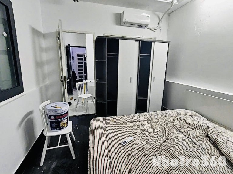 Cho thuê căn hộ 1PN, ban công, Q4, Đường Bến Vân Đồn, gần ĐH Nguyễn Tất Thành, ĐH Luật, Chợ Xóm Chiếu