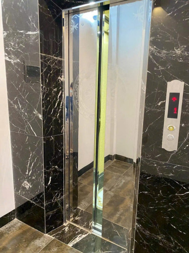 Cho thuê nhà mới, căn góc, Thái Hà, thang máy; vỉa hè 95m2* 5T- 32 Tr