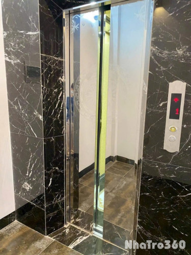 Cho thuê nhà mới, căn góc, Thái Hà, thang máy; vỉa hè 95m2* 5T- 32 Tr