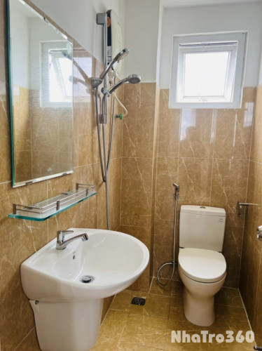 Cho thuê căn hộ 1PN, ban công, Q10, đường Thành Thái, gần ĐH Y Khoa, ĐH Bách Khoa, Vạn Hạnh Mall