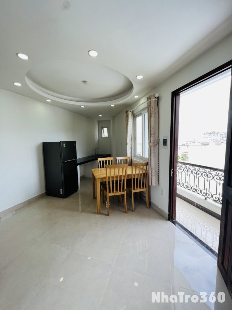 Cho thuê căn hộ 1PN, ban công, Q10, đường Thành Thái, gần ĐH Y Khoa, ĐH Bách Khoa, Vạn Hạnh Mall