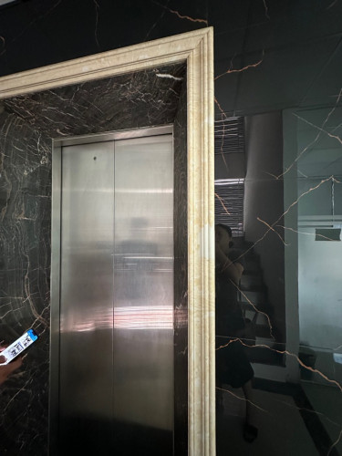 Cho thuê Nhà mới, Tôn Đức Thắng, thang máy; vỉa hè 108m2* 5T- 32 Tr