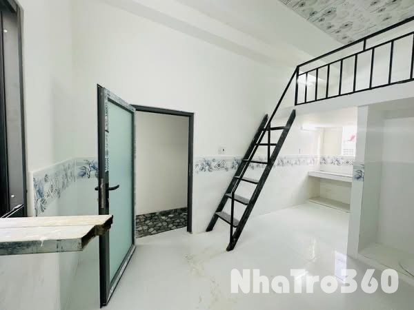 PHÒNG MỚI - BAN CÔNG - CỬA SỔ LỚN THOÁNG MÁT