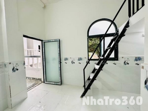 PHÒNG MỚI - BAN CÔNG - CỬA SỔ LỚN THOÁNG MÁT