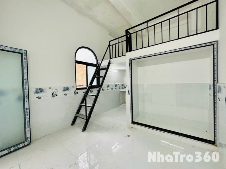 PHÒNG MỚI - BAN CÔNG - CỬA SỔ LỚN THOÁNG MÁT