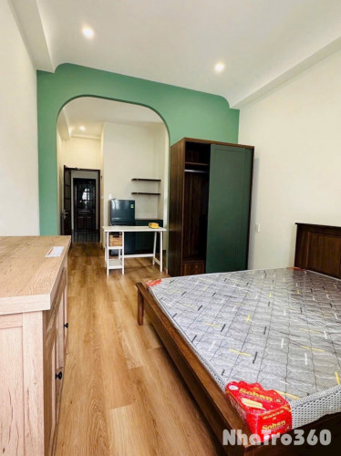 Cho thuê căn hộ ban công, Q4, Đường Nguyễn Khoái, gần Cầu Kênh Tẻ, Cầu Nguyễn Văn Cừ, Công Viên Khánh Hội