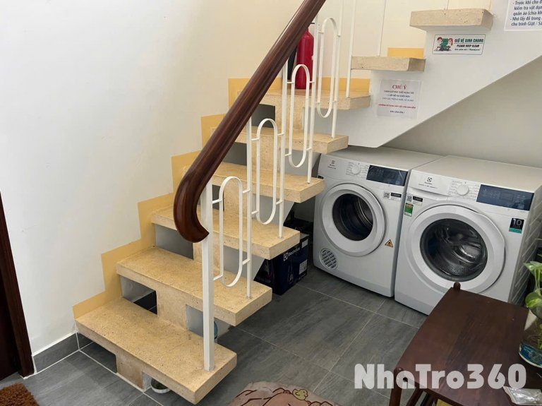 Cho thuê căn hộ ban công, Q4, Đường Nguyễn Khoái, gần Cầu Kênh Tẻ, Cầu Nguyễn Văn Cừ, Công Viên Khánh Hội