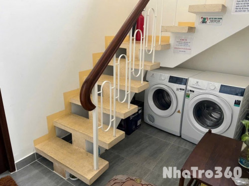 Cho thuê căn hộ ban công, Q4, Đường Nguyễn Khoái, gần Cầu Kênh Tẻ, Cầu Nguyễn Văn Cừ, Công Viên Khánh Hội