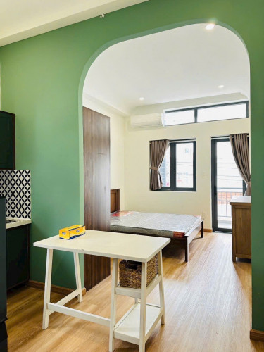 Cho thuê căn hộ ban công, Q4, Đường Nguyễn Khoái, gần Cầu Kênh Tẻ, Cầu Nguyễn Văn Cừ, Công Viên Khánh Hội