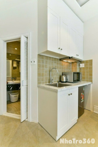 PHÒNG BAN CÔNG 40m2 QUẬN 1 NGUYỄN TRÃI GẦN NGÃ 5 C