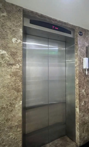 Mình cho thuê nhà lô góc, mới, Nam Trung Yên; vỉa hè 101m2* 5T- 29 Tr