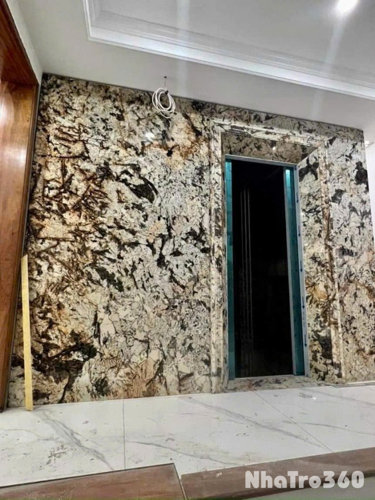 Cho thuê Nhà VP, Nhà Hàng, KD, Đội Cấn; vỉa hè 101m2* 4T- 30 Tr