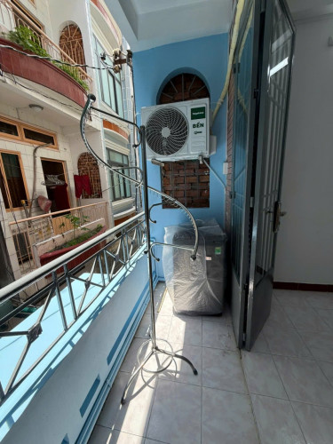 Cho thuê căn hộ ban công, Q5, đường Nguyễn Biểu, gần ĐH Sài Gòn, Cầu Chữ Y, Cầu Nguyễn Văn Cừ