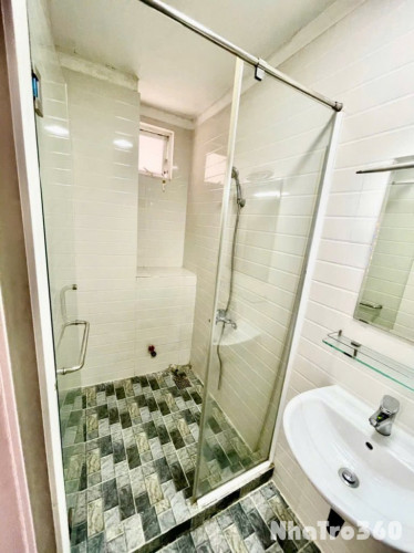 Cho thuê căn hộ ban công, Q4, Đường Bến Vân Đồn, gần ĐH Luật, ĐH Nguyễn Tất Thành, Chợ Xóm Chiếu