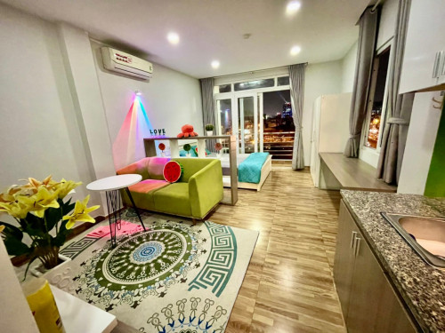 Cho thuê căn hộ ban công, Q4, Đường Bến Vân Đồn, gần ĐH Luật, ĐH Nguyễn Tất Thành, Chợ Xóm Chiếu